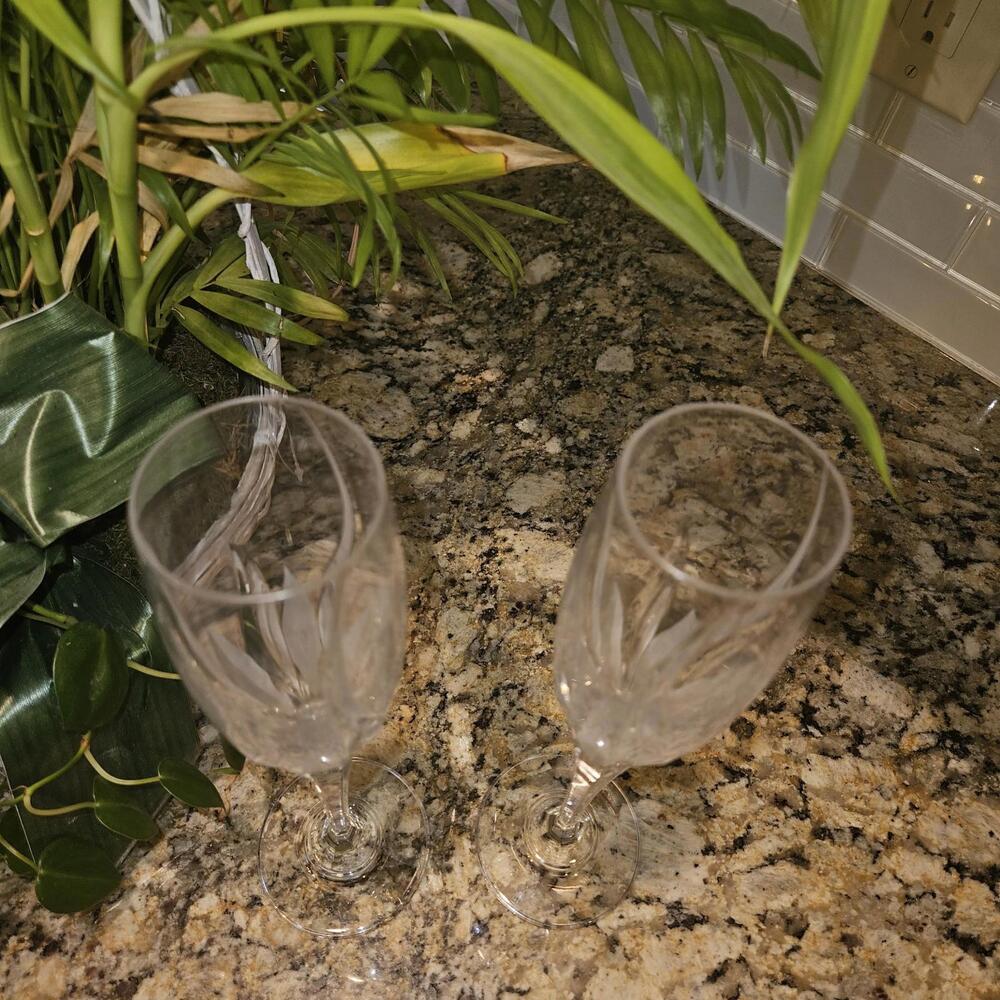 Mikasa Flame D'Amore Crystal Fluted Champagne Glasses Set Of 2 11" Retired - Picture 5 of 6
